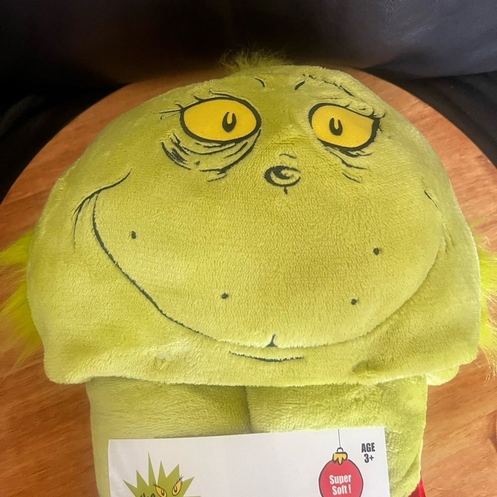 Dr. Seuss The Grinch Hooded Throw Blanket with Hand Pockets NEW - Picture 5 of 7